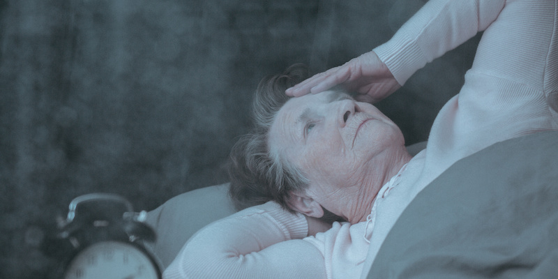Sposoby na poprawę długości snu u seniora cierpiącego na bezsenność
